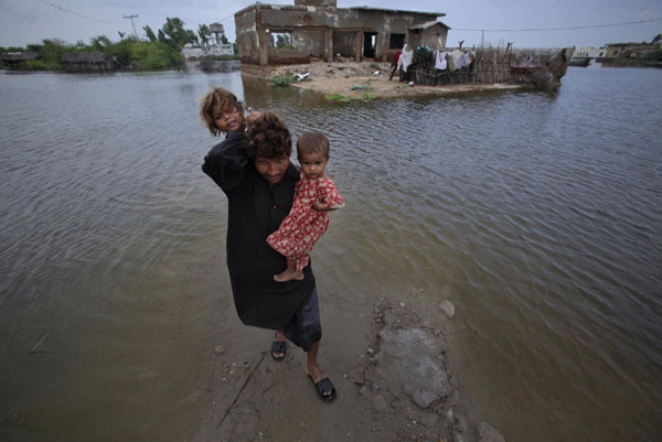 Floods rattle Pakistan, 300,000 homeless