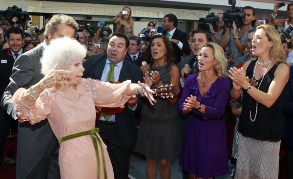 Spain enthralled by wedding of 85-year-old duchess