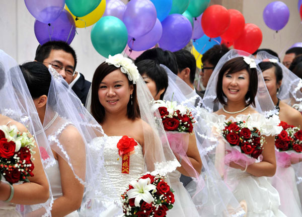 Free group wedding offered in E China
