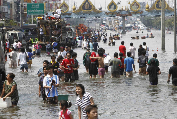 Floodwater forces evacuation in Bangkok's suburb