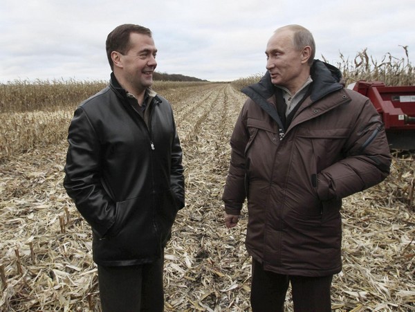 Putin, Medvedev visit Stavropol farm