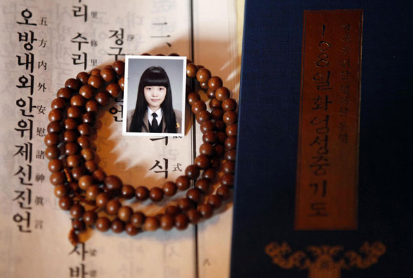 Koreans praying for offsprings' future