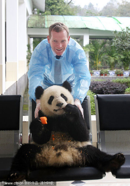 British minister visits pandas bound for Edinburgh