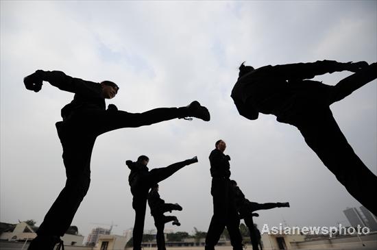 Special policewomen keeping Chengdu safe