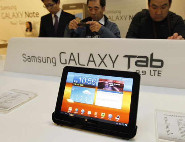 Samsung Galaxy Tab 8.9 on display