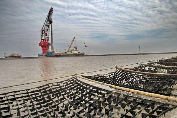 China's largest wind farm blows into operation