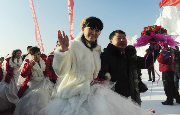 Mass ice wedding in NE China