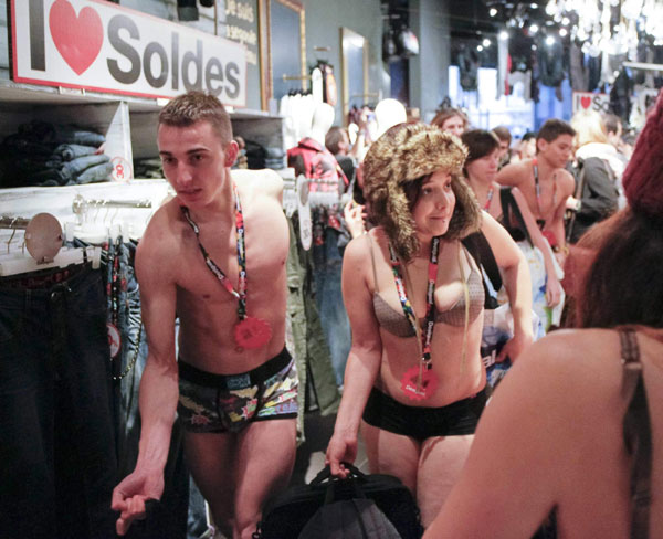 Shoppers in underwear for free clothes in Lyon