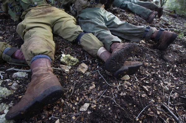 Israeli soldiers simulate battle conditions