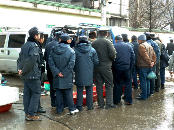 <EM>Chengguan</EM>'s silent watching drives vendors away