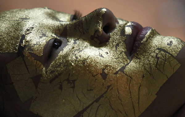 24k gold leaf face mask therapy