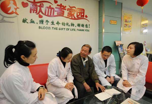 Man bikes around China giving blood