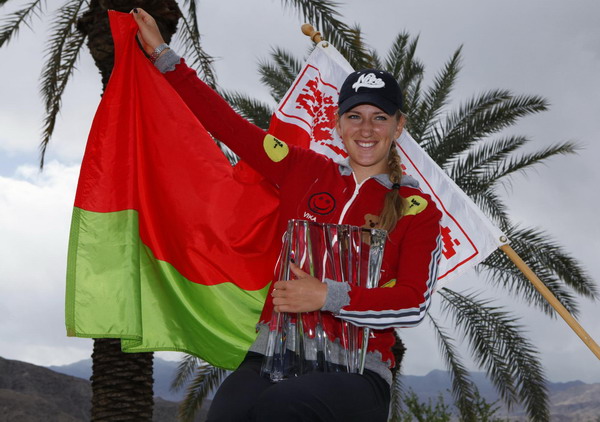 Azarenka routs Sharapova to win at Indian Wells