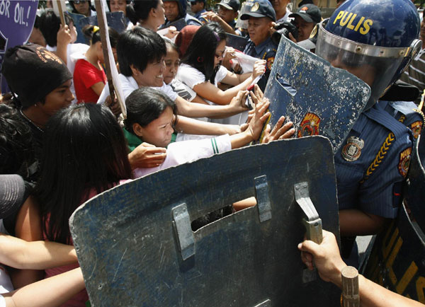 Women group protests against Philippine-US drill