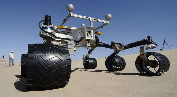 Mars rover 'Curiosity' tested in desert