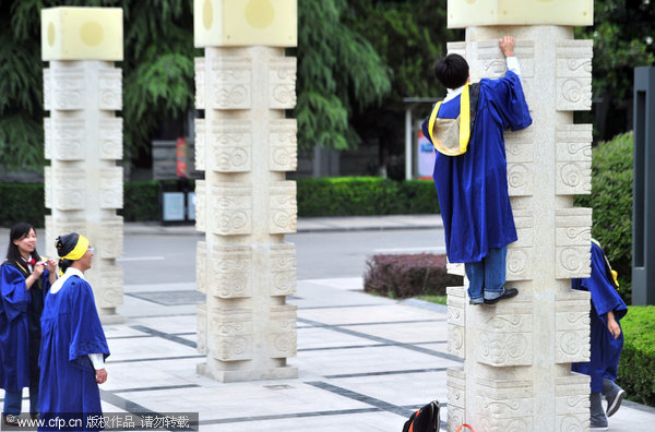 Strike a pose at graduation time