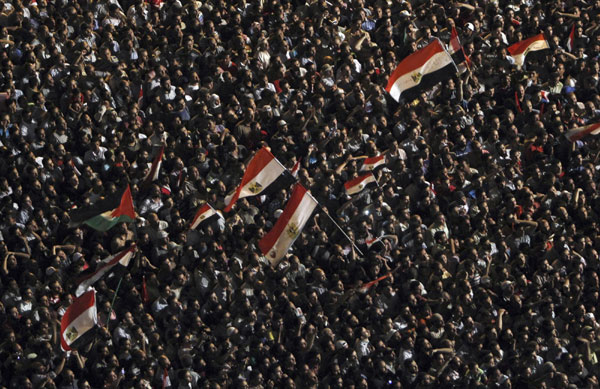 Supporters of Morsy protest against army in Cairo