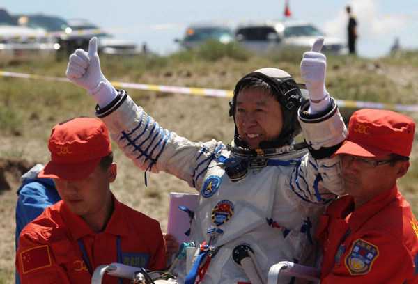 Astronauts come out of the return capsule