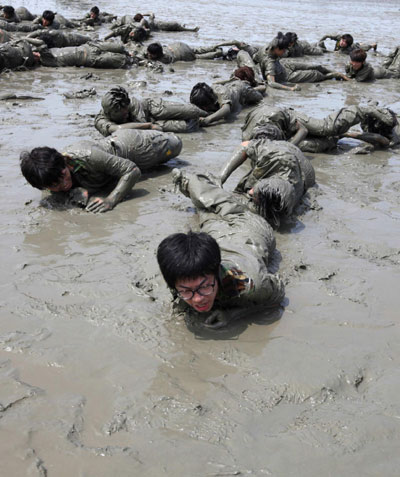 S. Korea students train in mud