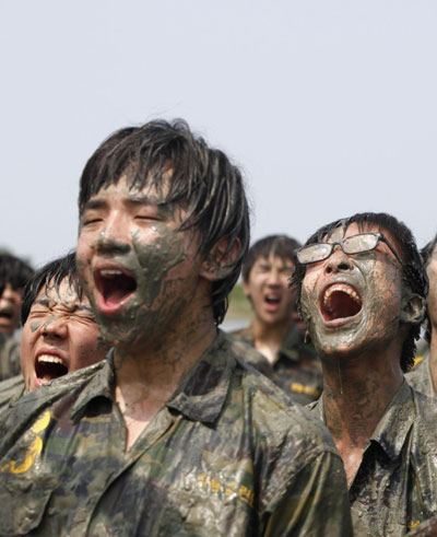 S. Korea students train in mud