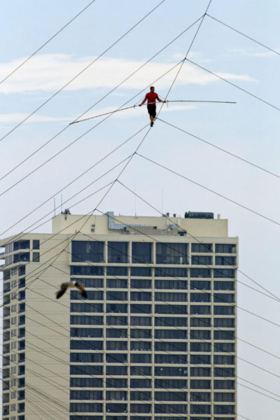 Nik Wallenda walks high wire in California