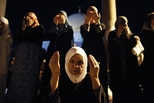 Muslim women pray during Laylat al-Qadr