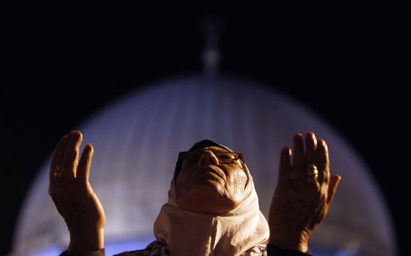Muslim women pray during Laylat al-Qadr