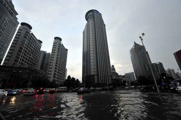 Torrential rains sweep S China city