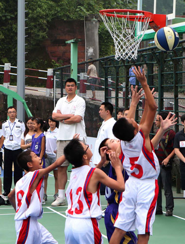 Yao helps children find hope through basketball