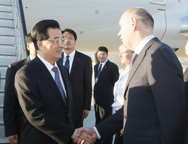 President Hu arrives for APEC forum in Vladivostok