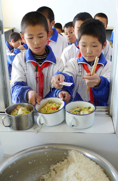 2.3m students in rural Gansu get free lunch