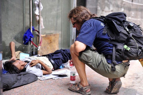 Kind-hearted Brit sells home to feed homeless