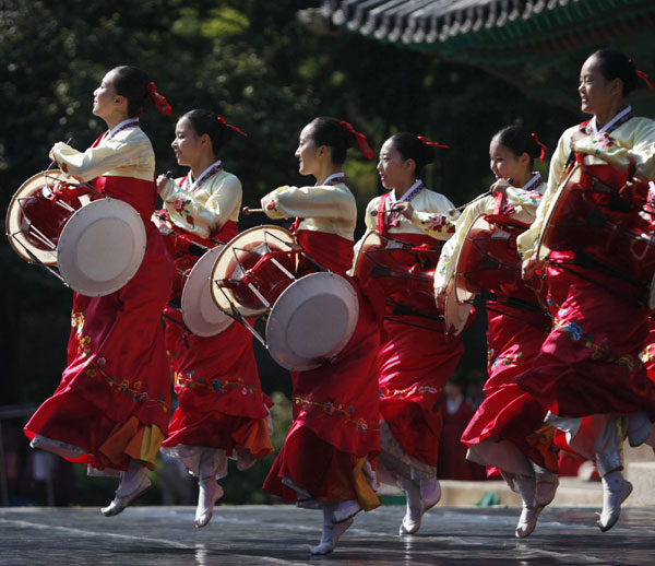 S. Korean students memorize philosopher Confucius