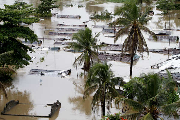 Hurricane Sandy crosses Caribbean Sea