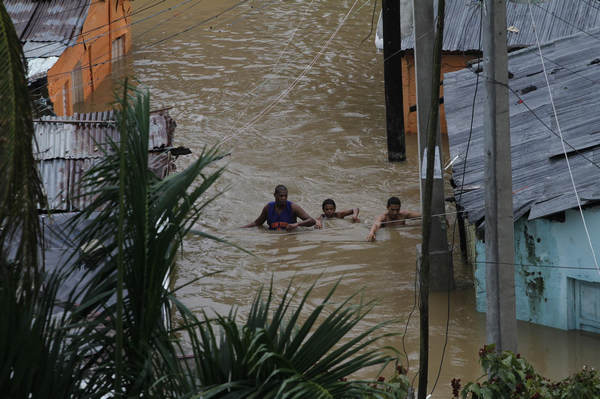 Hurricane Sandy crosses Caribbean Sea