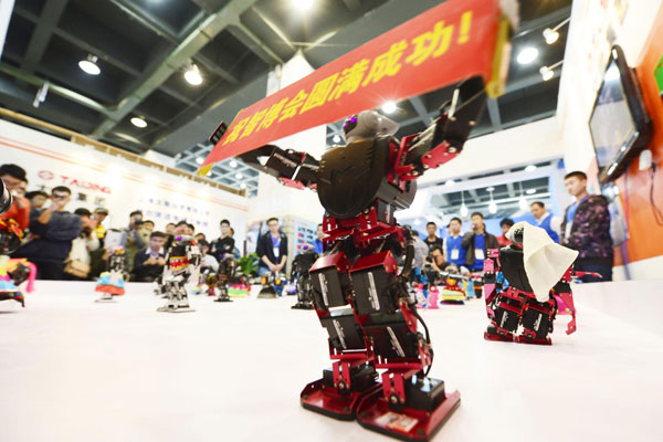 Dancing robots open China Intelligent Expo