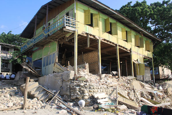 Myanmar quake kills at least 12