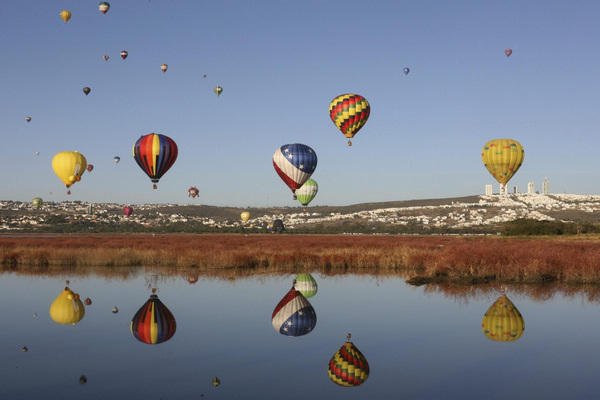 Int'l Hot-Air Balloon Festival held in Leon