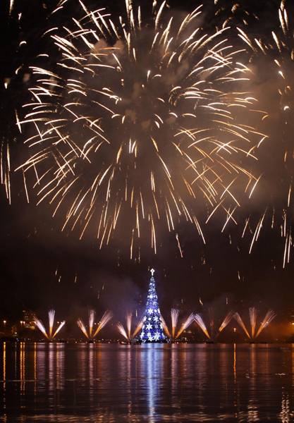 Fireworks burst over lake in Rio de Janeiro