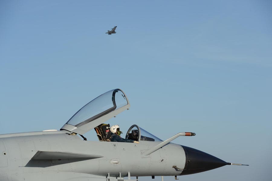 Large-scale air combat drill held in NW China