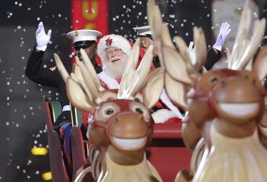 Christmas atmosphere heats up across world