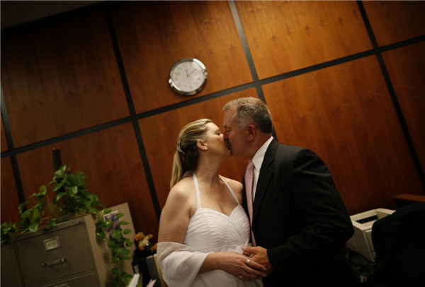 American couples mark 12-12-12 with weddings