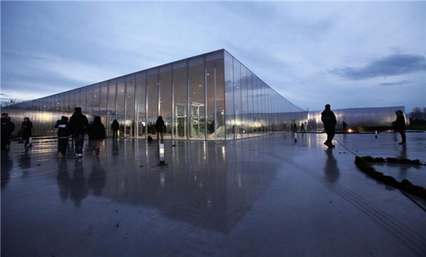 Regional branch of Louvre Museum opens in Lens