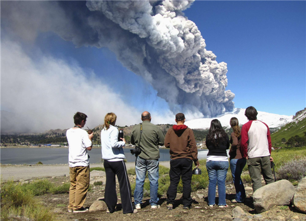 Volcano erupts on Chilean-Argentina border
