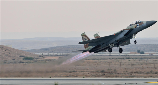 Air show at a graduation ceremony of Israeli pilots