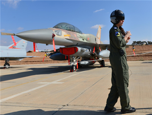 Air show at a graduation ceremony of Israeli pilots