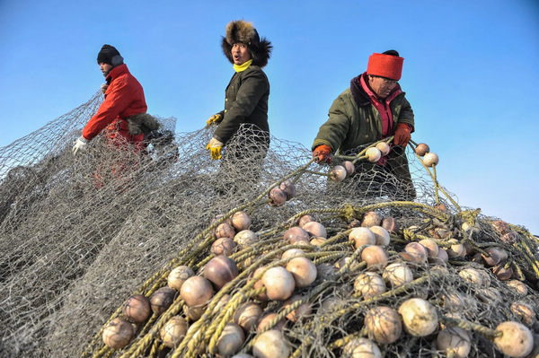 Spectacular ice fishing event in NE China