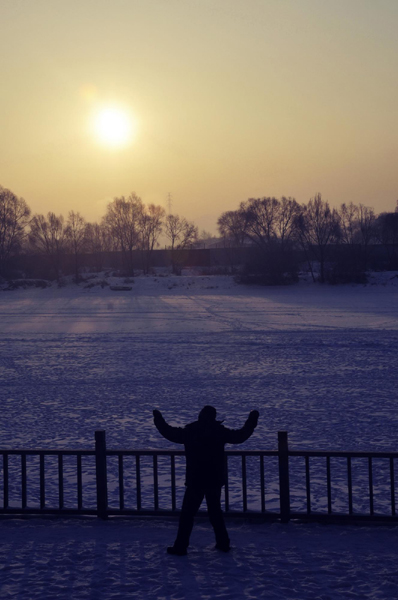 Enjoying sunrise on New Year's Day in China