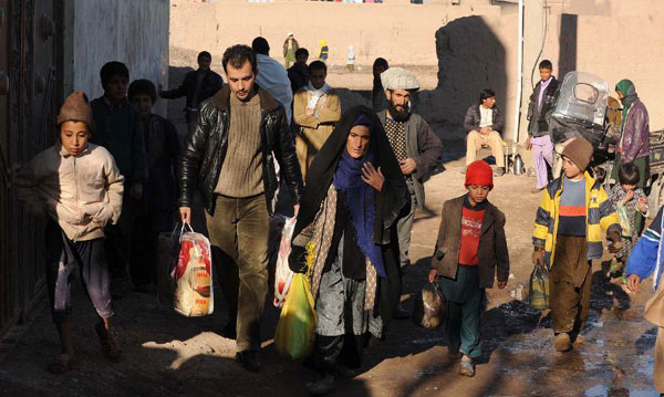 Afghan people receive winter relief assistance