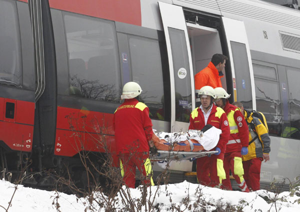 Train crash in Austria injures 25